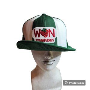 VINTAGE LUCKY STRIPES WON STAWBERRIES GREEN WHITE HAT CAP MADE IN USA LARGE KNIT